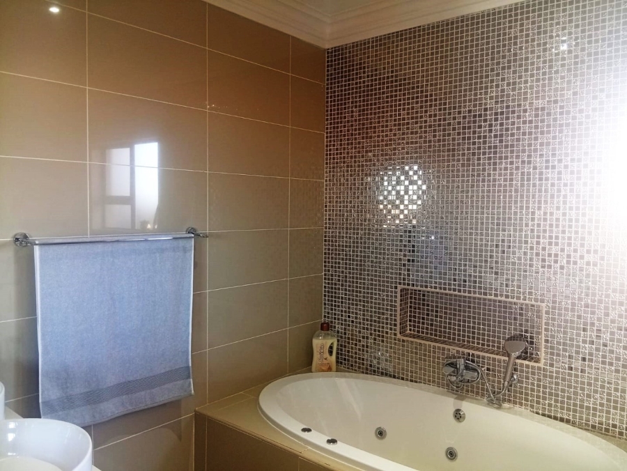 4 Bedroom Property for Sale in Heuwelsig Free State